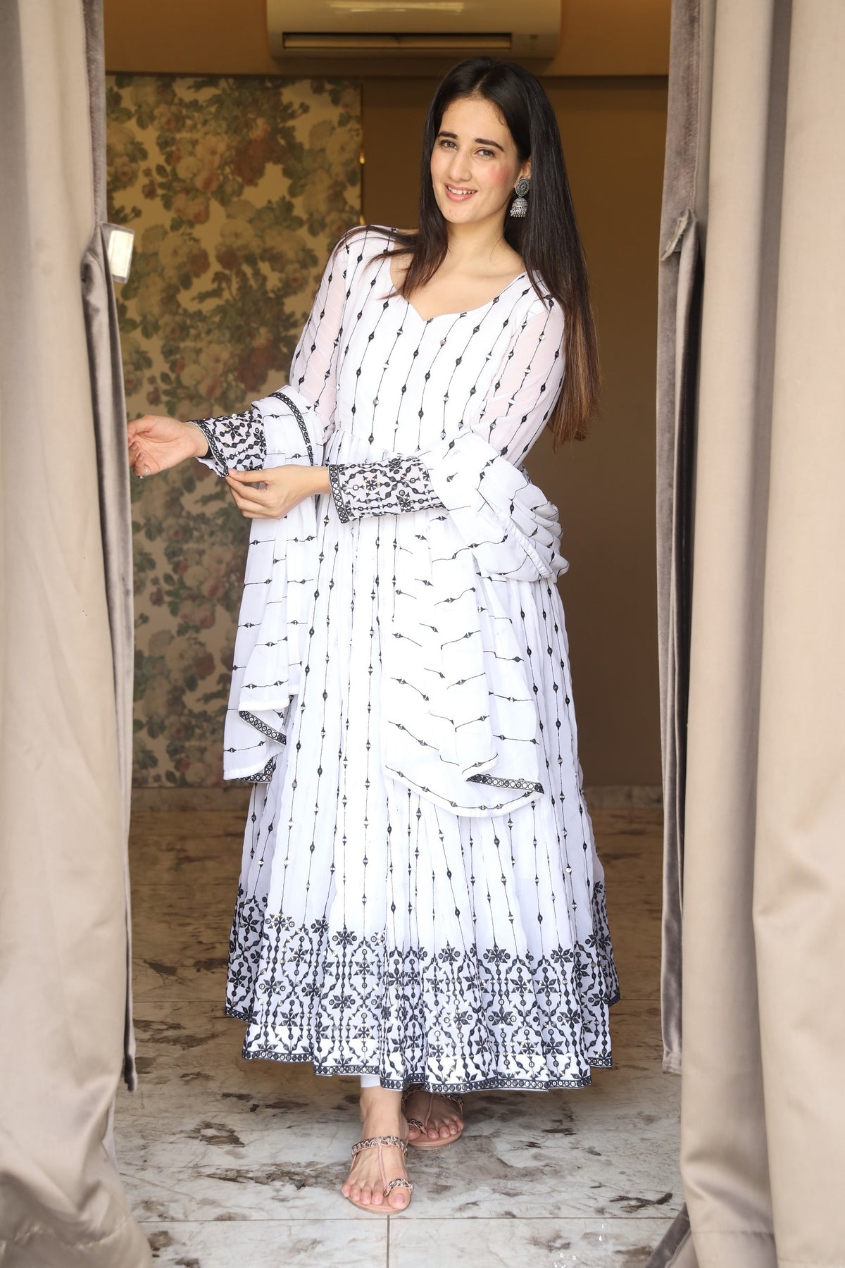 ADITI'S WHITE COLOURED ANARKALI SUIT SET LW 04